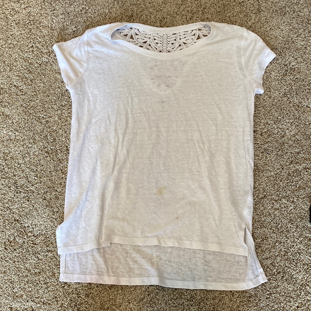 White tee